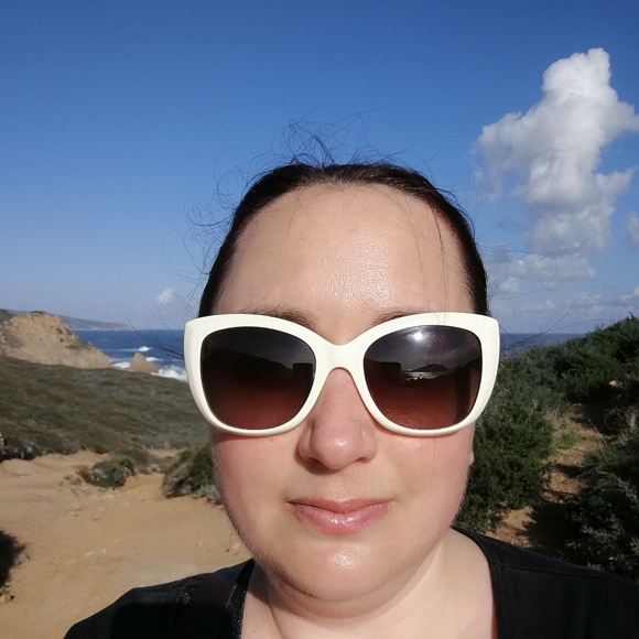 Like to bookmark my closet, @petitenoirenoire - Picture 4 of 5